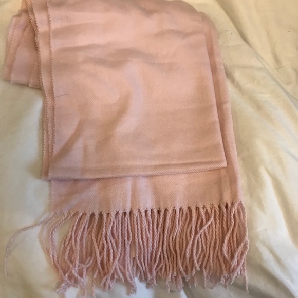 Assorted scarves - Picture 3 of 6